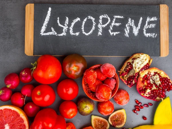 Lycopene, meyve ve sebze kaynakları yüksek oranda likopene içerir, bir karotenoid antioksidan