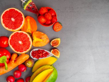 taze kırmızı, turuncu, sarı meyve ve sebzeler antioksidan, lif, alfa karoten, lycopene, beta karoten, karotenoid, lutin, fosfor, kalsiyum, c vitamini bakımından zengin..