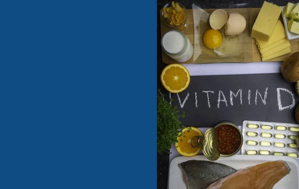Alimentos que contienen vitamina D: pescado, caviar, naranja, microverduras, queso, huevos, hongos, leche, mantequilla, maíz, aceite, cápsulas — Foto de Stock
