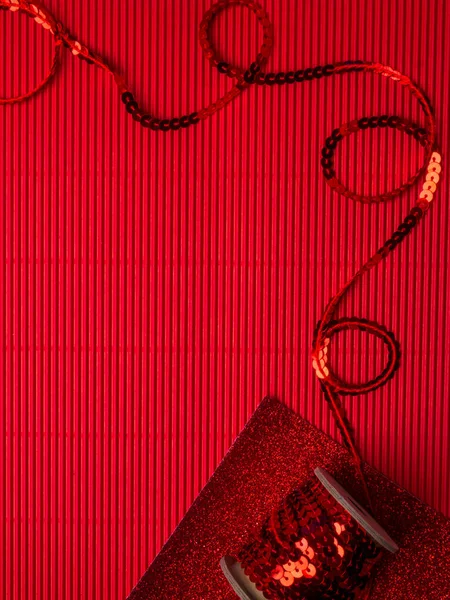 Fond rouge pour une décoration festive, texture pailletée rouge pour affiche festive, concept d'amour pour la Saint Valentin avec moment doux et romantique, Noël, carte postale désherbage — Photo