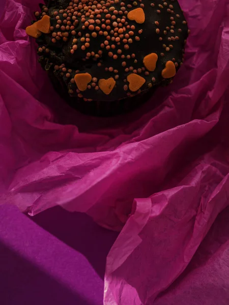 Babeczka Czekoladowa Dekoracjami Walentynki Dzień Matki Tort Urodzinowy Świąteczny Deser — Zdjęcie stockowe