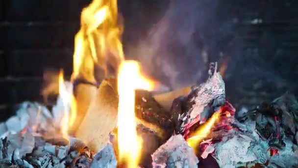 Καίγοντας Φωτιά Στο Τζάκι Πορτοκαλί Φλόγα Φωτιάς — Αρχείο Βίντεο