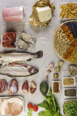 Çinko mineralleri, doğal vitamin, lif, sağlıklı yaşam tarzı ve beslenme, diyet gıdaları içeren besinler çeşitliliği.