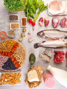 Çinko mineralleri, doğal vitamin, lif, sağlıklı yaşam tarzı ve beslenme, diyet gıdaları içeren besinler çeşitliliği.
