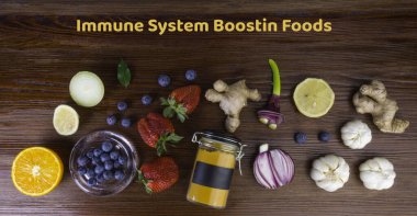 Superfood 'ların bağışıklık uyarımları ve virüsleri koruma, antioksidan, mineral, vitamin, ahşap arka plan, sağlıklı yaşam tarzı, detoks, diyet konsepti açısından zengin sağlıklı besin seçimleri. Pankart