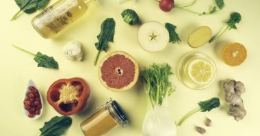 Bağışıklık sistemi geliştirme, sağlıklı gıda seçimi antioksidan, mineral, vitamin, temiz yeme konsepti ve seçici odaklanma açısından zengin bileşenler