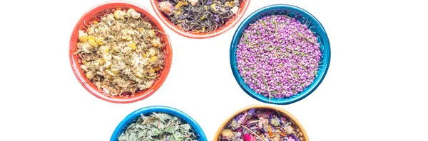 Ассортимент Смешанных Ароматных Сухих Цветов Сорта Трав Чай Керамических Мисках — стоковое фото