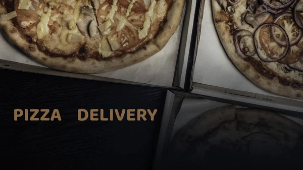 Пицца Коробке Доставки Различные Вкусные Пиццы Различными Начинками Сыром Картонных — стоковое фото