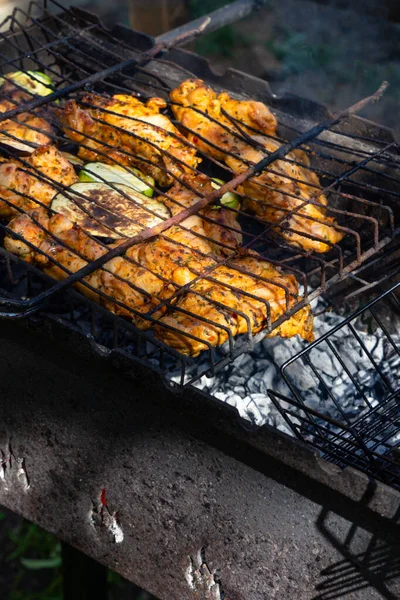 Zelfgemaakte Lekkere Geroosterde Kip Barbecue Met Groente Aubergine Courgette Barbecue — Stockfoto