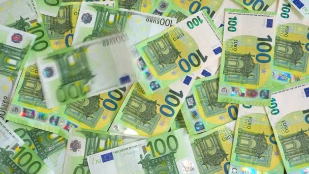 Euro Vliegen Dalen Verdiensten Salaris Storting Krediet Concept 100 Eurobankbiljetten — Stockvideo