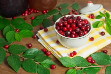 Küçük tabak taze yabanmersini