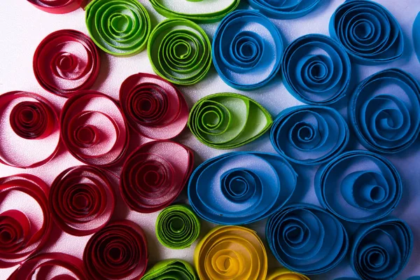 Quilling Sanat. Renk kağıt bukleler