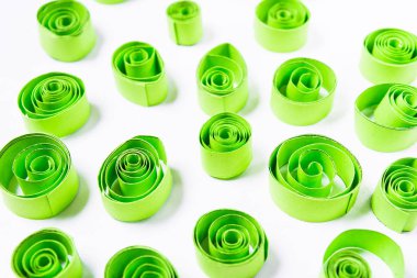 Quilling Sanat. Yeşil kağıt bukleler