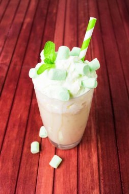 Muz smoothie hatmi ile