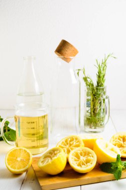 Limonata için-malzemeler şurubu, limon, yeşil 