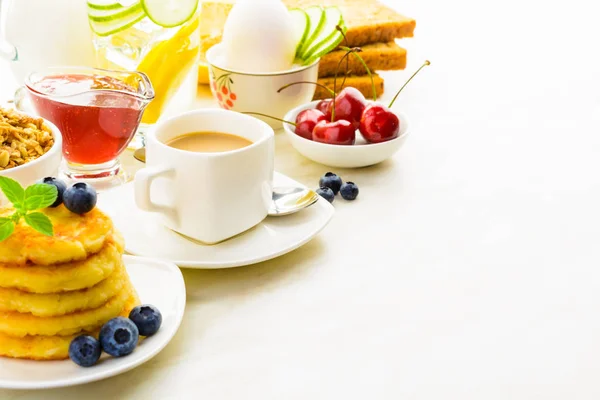 Concepto de desayuno saludable en la mesa con espacio para copiar — Foto de Stock