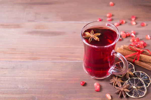 Hot pomegranate drink with citrus, anise and cinnamon — Stock Photo, Image