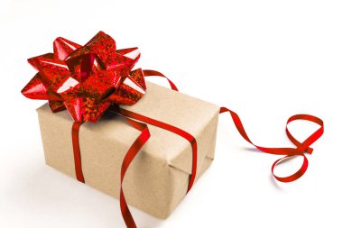 Hediye ve beyaz arka plan üzerinde sekiz şerit