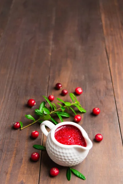 Cranberry sauce on brown wooden background — Stock Photo, Image