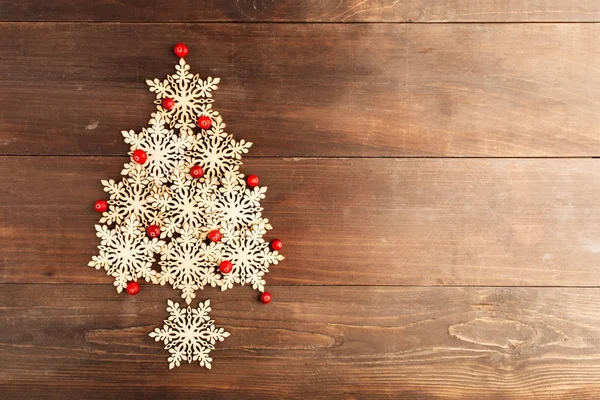 Noel ağacı ahşap tabl kızılcık ile ahşap kar tanesi