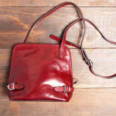 Şarap rengi küçük deri çanta