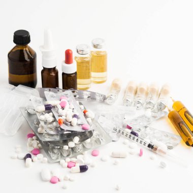 Uyuşturucu, sprey, şişe ve şırınga