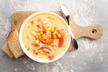 Sebze ve fasulye gemide ile krem çorbası