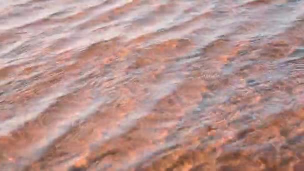 Entspannen Sie Die Meereswellen Mit Klarem Wasser Und Sand Langsam — Stockvideo