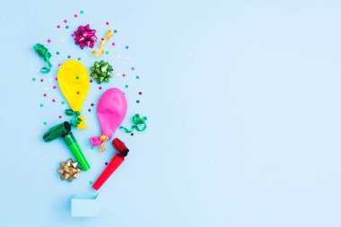 Blue birthday background with bows, baloons, streamers and confetti in box