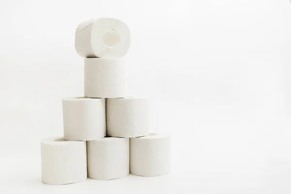 Piramide Van Papier Rollen Witte Achtergrond Hygiëne Voor Elke Dag — Stockfoto