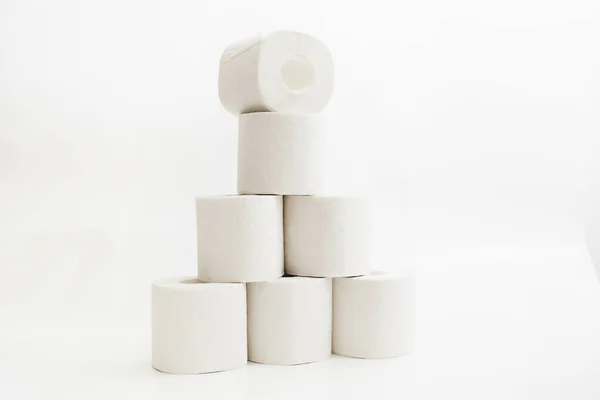 Piramide Van Papier Rollen Witte Achtergrond Hygiëne Voor Elke Dag — Stockfoto