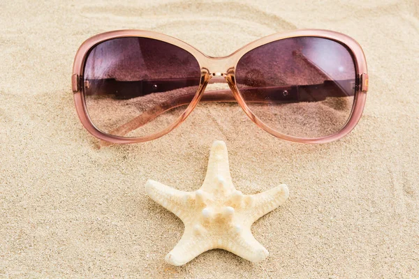 Funny Face Sunglasses Sea Star Sand Background Selective Focus — Stock Photo, Image