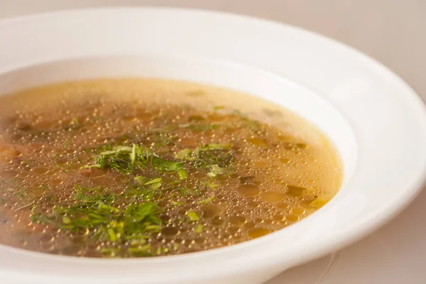 Σκωτσέζικο σούπα με χόρτα, όμορφα σε ένα πιάτο — Φωτογραφία Αρχείου