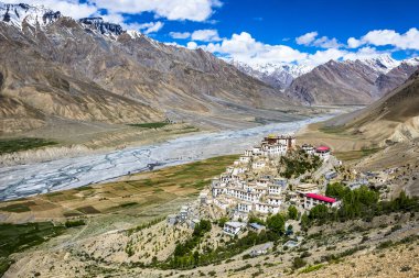 Hindistan 'ın kuzeyindeki Spiti Vadisi' nde bulunan Tibet Budist Manastırı 'nın güzel manzarası..