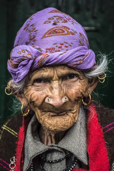 Manali India Aprile 2017 Ritratto Una Vecchia Donna Tradizionale Del — Foto Stock