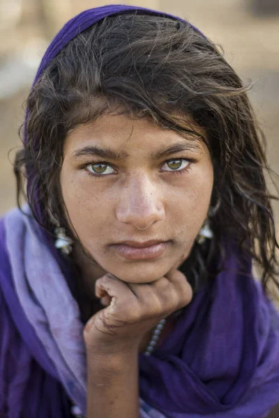 Pushkar Índia Abril 2017 Retrato Uma Linda Garota Cigana Indiana — Fotografia de Stock