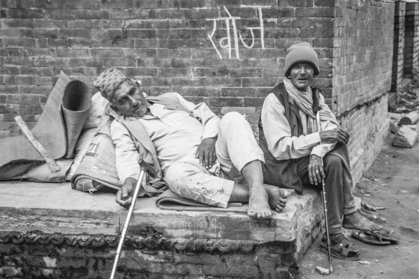 Kathmandu Nepal Agosto 2017 Retrato Dos Hombres Sin Hogar Una —  Fotos de Stock
