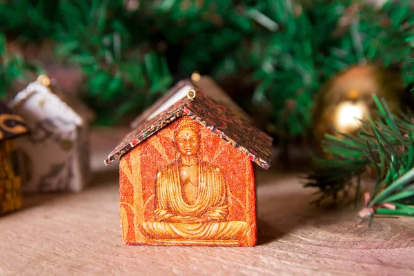 Köknar ağacı süsle: el yapımı Noel süsler ile evler