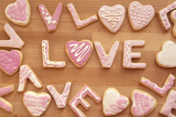 Buzlanma kelime şeklinde kurabiye seviyorum. Sevgililer günü