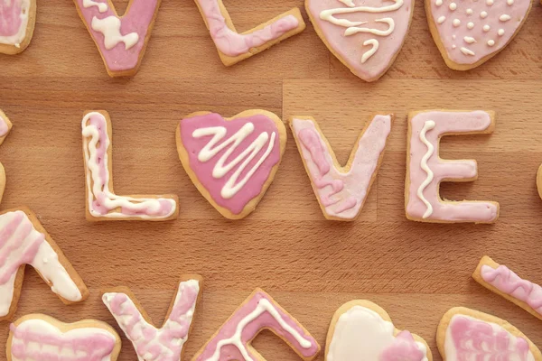 Buzlanma kelime şeklinde kurabiye seviyorum. Sevgililer günü