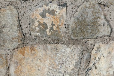 Beton duvar dokusu arka planı. Doğal taşlar. Binanın ön cephesi. Dekoratif alçı. Evin dışı..