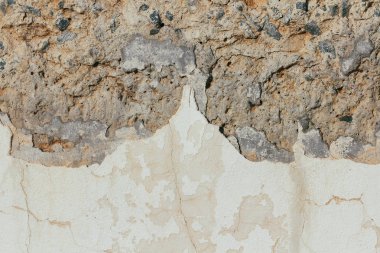 Beton duvar dokusu arka planı. Doğal taşlar. Binanın ön cephesi. Dekoratif alçı. Evin dışı..