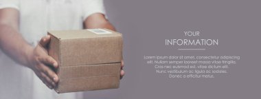 Paket kutusu teslimatçıda. Nakliye aracı. Hızlı teslimat. Web makale şablonu. Uzun başlık pankartı biçimi. İndirim kuponu. Ziyaret kartı. Bilgilerin. Metin uzayı.