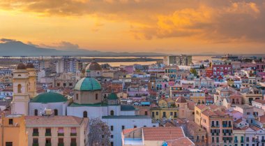 Cagliari manzarası sırasında günbatımı, Sardunya, İtalya
