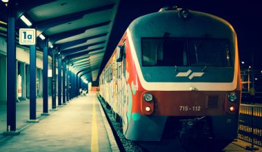 Ljubljana, Slovenya: Tren platformu, Ljubljana tren istasyonunda gece
