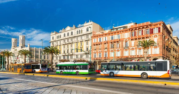 Cagliari, Italy: Colorful historic buildings on Cagliari seafront, buses and trolley car parked near bus stop on central street of the Sardinia's capital — Stock Photo, Image