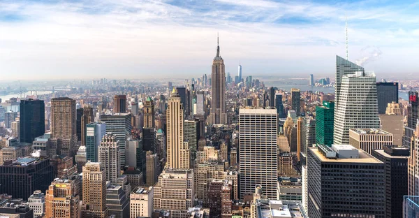 Manhattan, New York, ABD: Rockefeller Center sabah erken Lower Manhattan doğru görünümünden — Stok fotoğraf