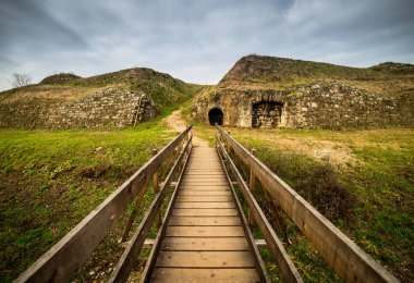Ahşap köprü ve eski kalıntılar kale kasaba Palmanova, İtalya