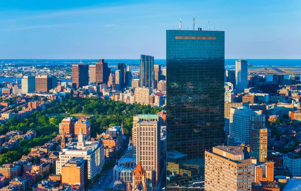 Boston skyline, Massachusetts, Usa. Aerial panorama över downtown. Utsikt från toppen av Prudential Tower. — Stockfoto