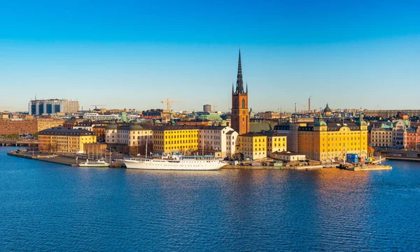 Stockholm, İsveç: Stockholm Skyline karşı açık mavi gökyüzü, cityscape İsveç başkenti, Kuzey Avrupa, Scandinavia tarihi merkezinin havadan görünümü